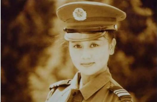 曾拍风月片，如今成为国画大师，58岁的徐锦江旁人模仿不来