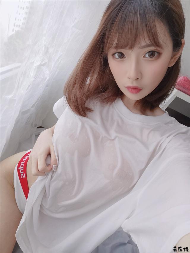 奶香味十足，新加坡腿精coser美女Kiyo晒得一手好胸！