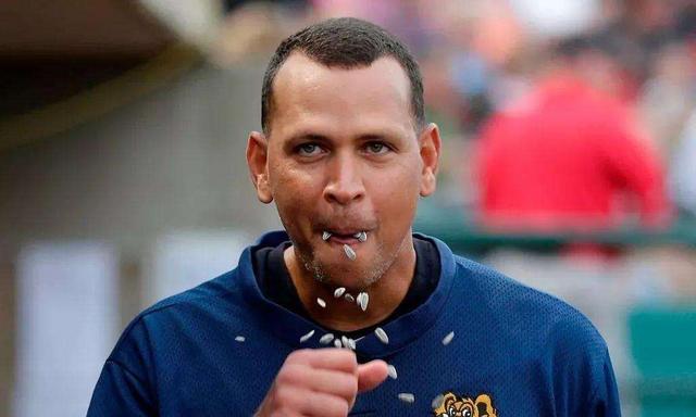 美国游客到中国，体验中国特色零食后嫌弃：这