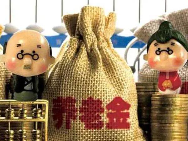 新型“啃老”来袭，子女“默默”啃，可怜多数