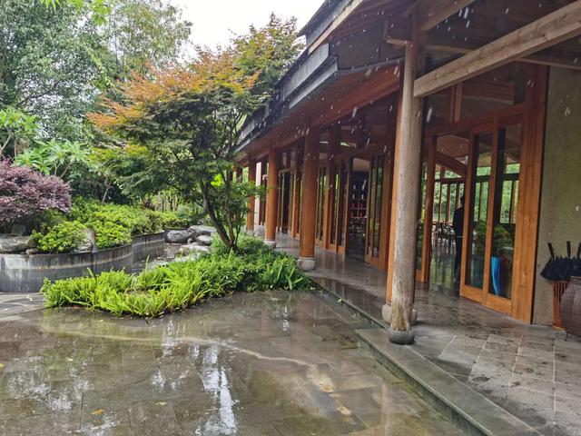 共工日报特约诗人：满江红·雨中思念
