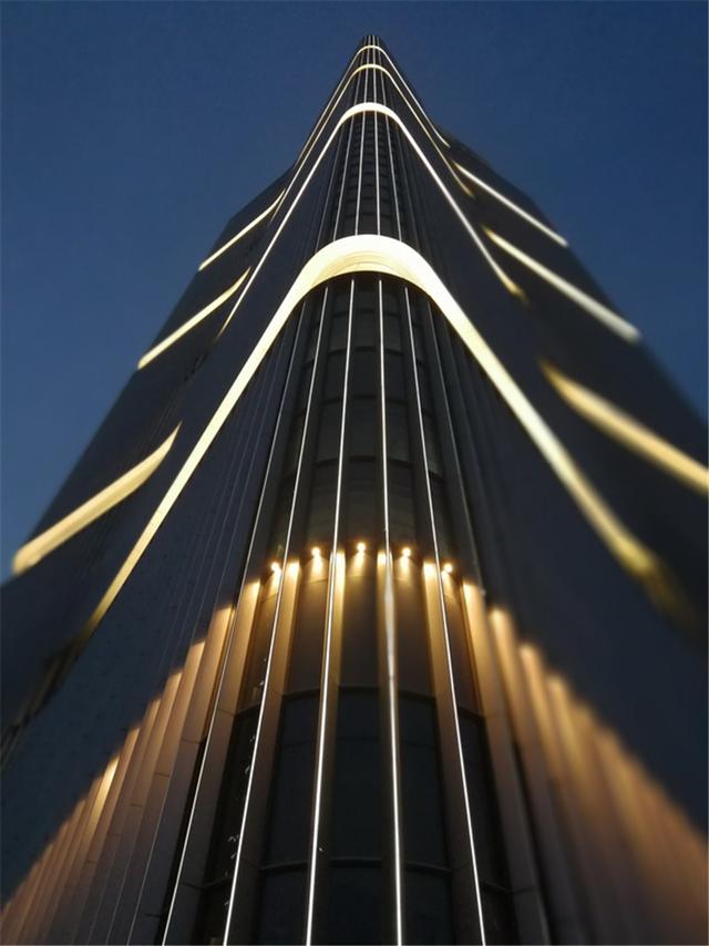 郑州绿地中央广场---目前中国建设高度最高体量最大双塔式超高层