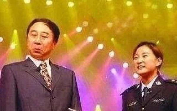 贾玲18岁的时候美得像一朵花，如今又长胖，女神