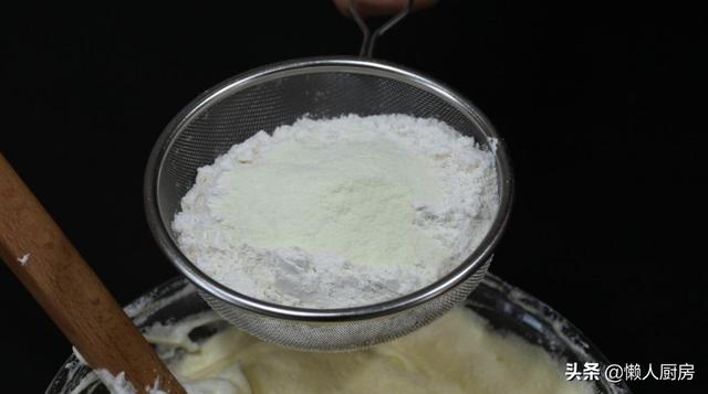 3个鸡蛋，一碗面粉，这个小吃比蛋糕的做法简单，老人小孩都爱吃