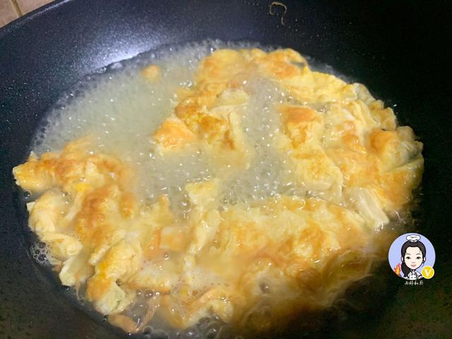 天热，这汤我家三天两头准煮一锅，鲜味十足又营养，10分钟就上桌