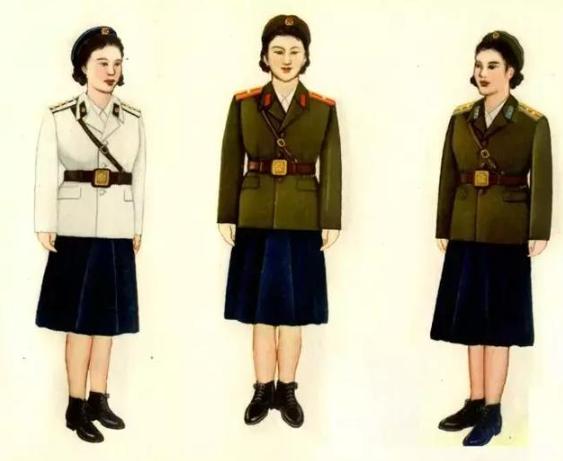中国女军人的裙装，从50式的连衣裙到如今的分体裙，设计思想是啥