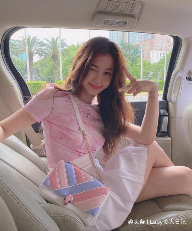 虞书欣学生时期旧照曝光，以前也是小美人一个