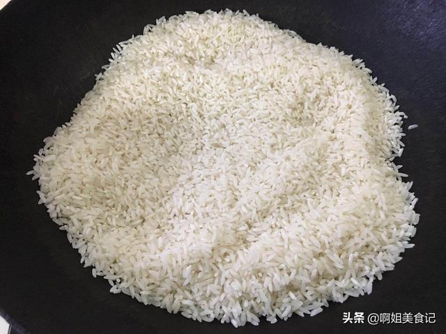 伏天姜米茶泡水喝，驱寒暖胃，一次做一罐，放半年都不会坏