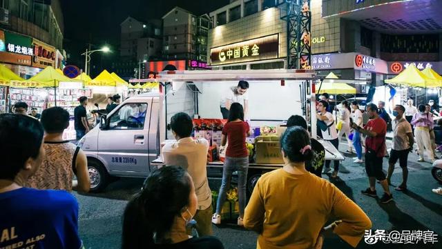 万亿“烟火”经济，盘一盘五菱“地摊神车”一