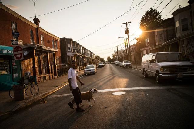抗议者划地自治，骚乱弥漫全美，美国可以没警