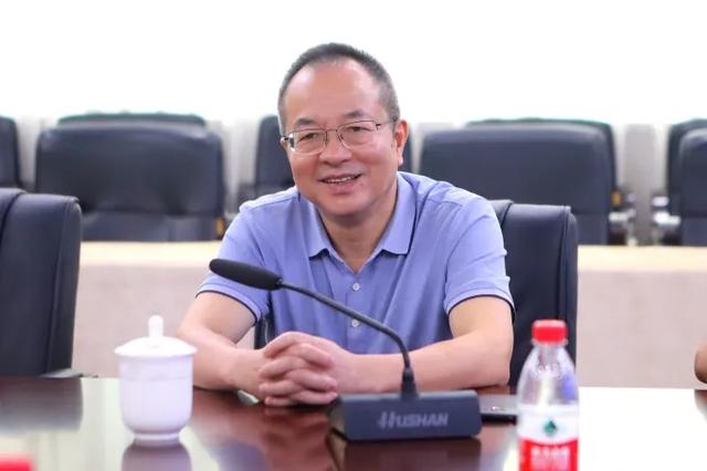 温州市经济师协会会长杨作军考察正泰