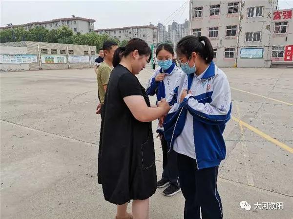 濮陽市第十中學進行初中畢業典禮