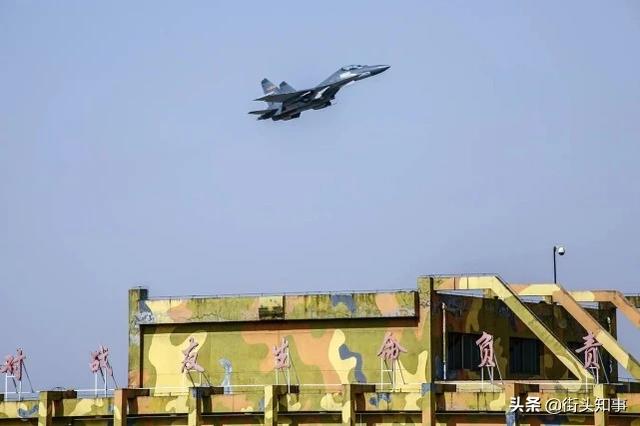 歼-20最佳拍档！歼-16重型战机出击，大国空军“
