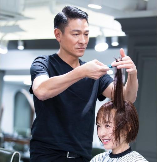 59岁华仔怕老？为什么帅是港片劳模刘德华一生无