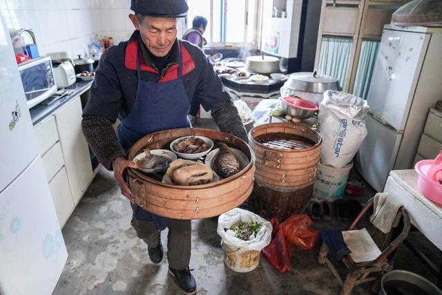 上门女婿哭诉：吃块鸡肉都要被骂，我太难了