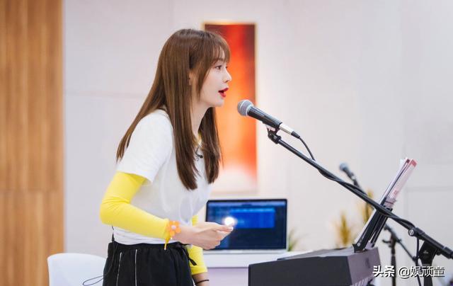 《姐姐》公布两轮淘汰名单，共14人，留下的都是