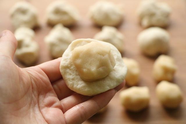 家里有面粉试试这样吃，层次多又酥脆，食材简单，做法一看就会