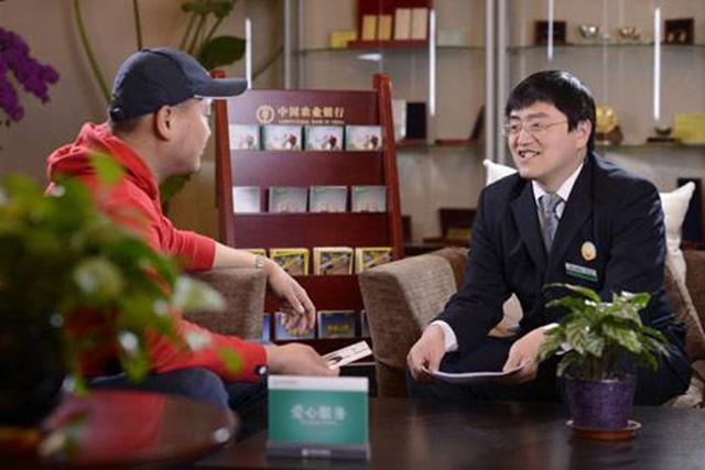 银行客户经理：拓展客户容易，营销上级部门太