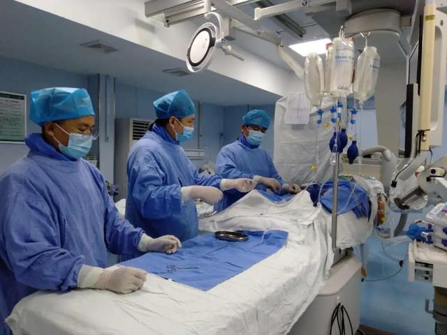 湖北天门：三位老人共庆“捡回一条命”，只因家人做对一件事…