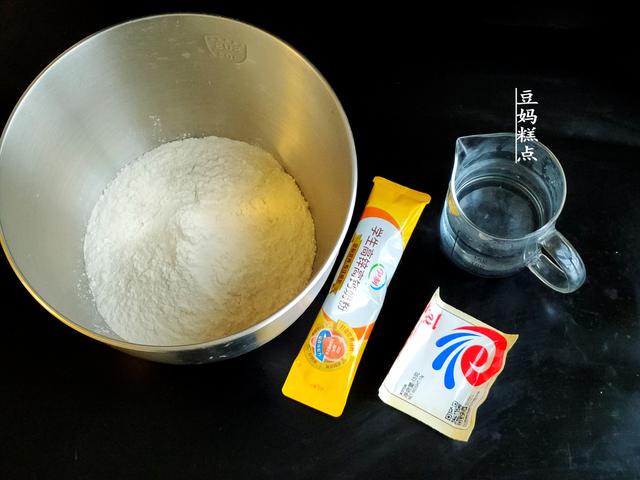 热天，这小馒头我每周必做一次，10分钟做好，孩子2口一个
