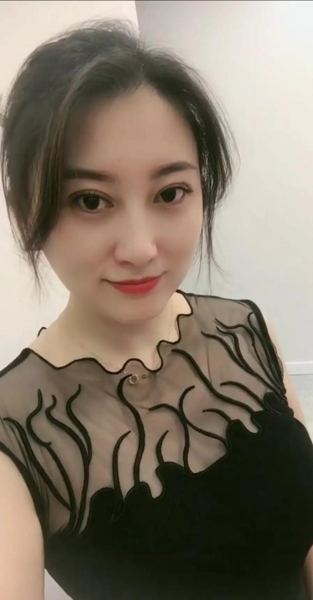 夏日葱茏，不如你一片清水出芙蓉。