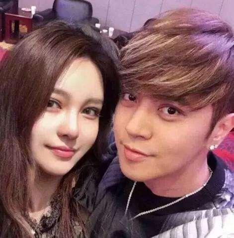 风波|罗志祥分手风波后首露面 头发变长不修边幅显邋遢