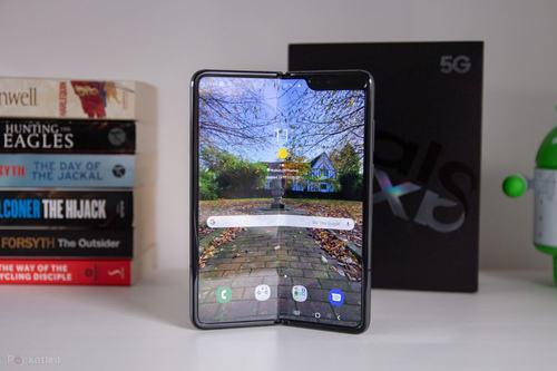 三星Galaxy Fold 2曝光，试问三星：确定这不是游戏手机？