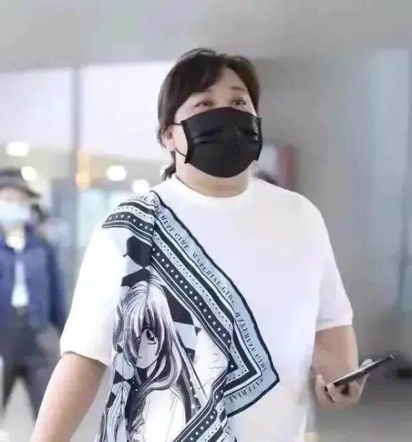 贾玲18岁的时候美得像一朵花，如今又长胖，女神