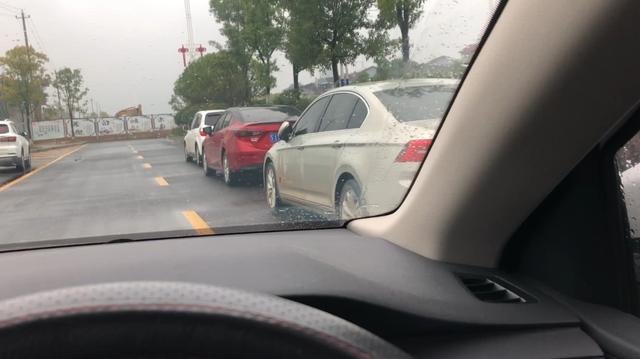 下车直接熄火？老司机：怪不得你车子毛病多，下次记得先做这些事