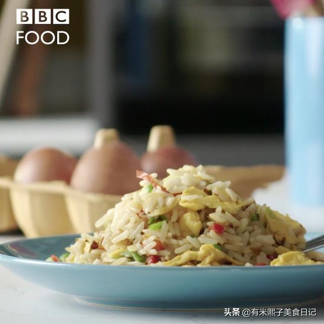 美食节目教蛋炒饭引热议，网友直呼：错得离谱！盘点究竟哪错了