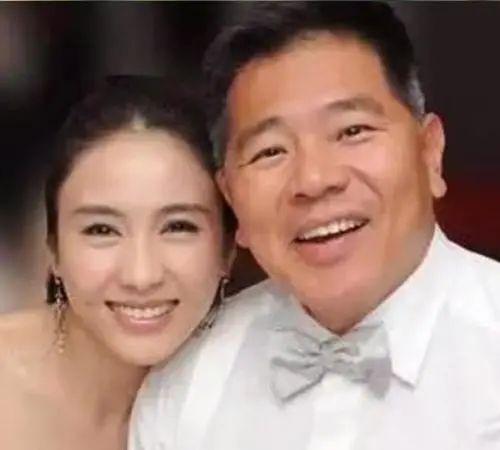 14岁出道，嫁给大15岁的“残疾”富豪，黎姿的传奇人生