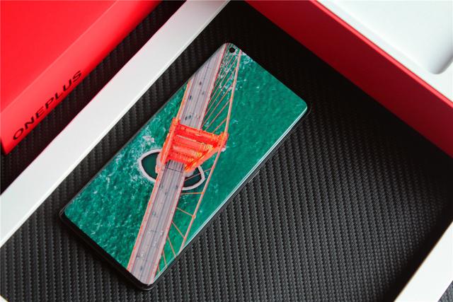 OnePlus 8 Pro深度体验！高素质屏幕下的真安卓旗舰