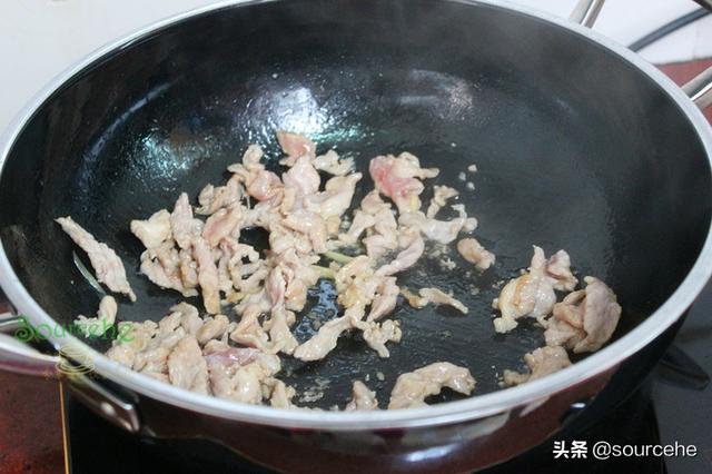 进入8月，吃红豆绿豆都不如吃这瓜，加肉炒鲜香味美，营养全面