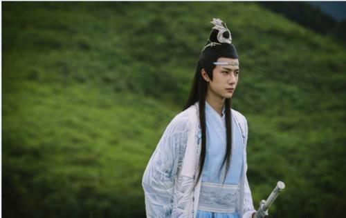 王一博太给力了！“打假”能力一流，又有前辈欣赏