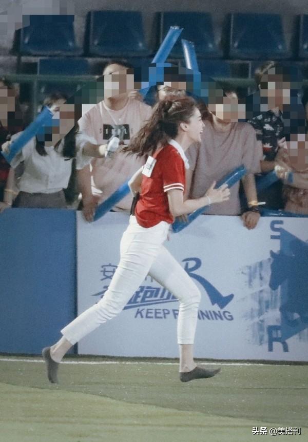 baby跑男生图曝光，穿红色马术服英姿飒爽，网友：腿怎么又粗又短