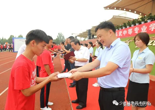 跨了这道“毕业门”，乘风破浪再起航