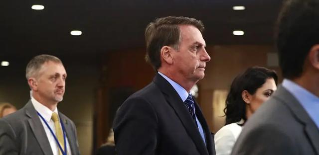 “我能咋办！”，巴西总统效仿特朗普，巴西疫