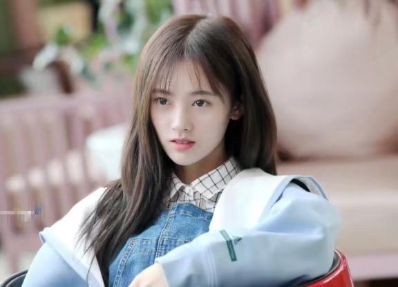 央视镜头堪称“卸妆水”？看鞠婧祎怼脸生图，