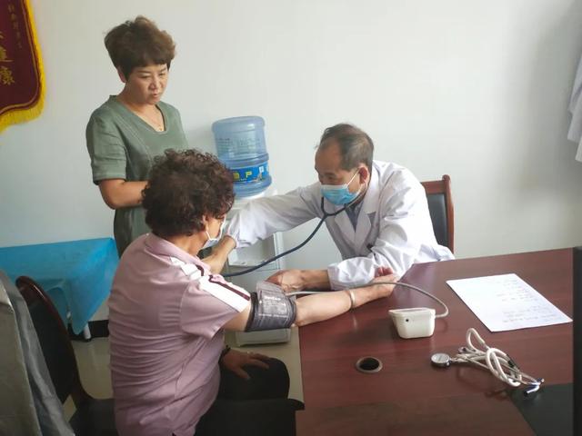 中医药健康扶贫国家中医医疗队工作纪实