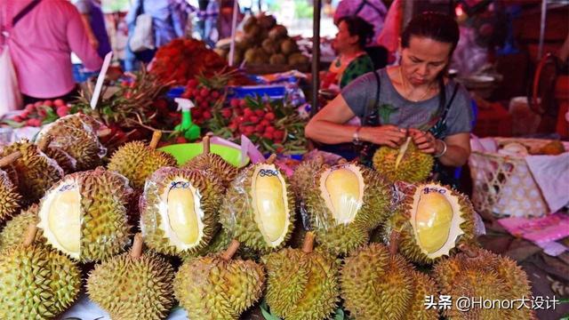 泰国榴莲烂大街没人肯要，看到牌子上的字，网友：白送都不要