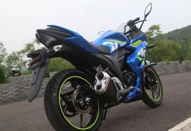 铃木最炫“街车小子”！动力合适，颜值惊艳，