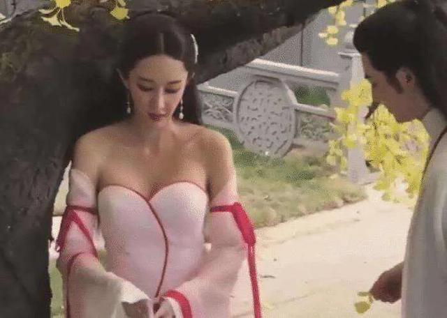 “烂片女王”出道十年没有名气，却在抖音爆火