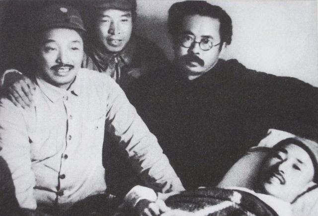 他比毛主席更早当军委主席，资历足以封元帅，