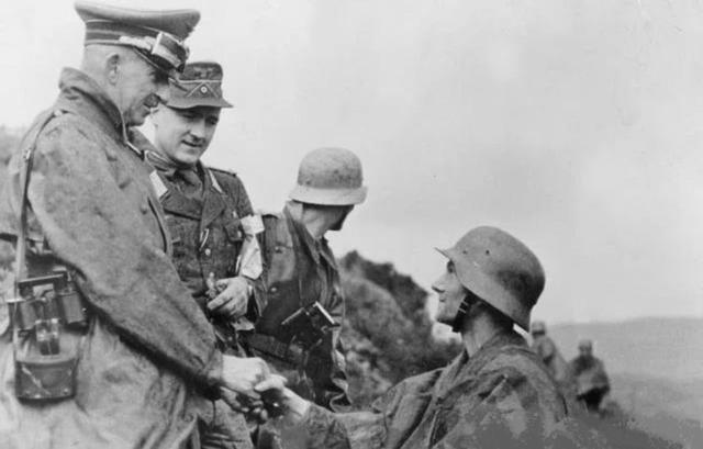 �¹�������һ���ڣ����пα�д�ĺ��������ս�¾��Ǳ�ȺŹ������