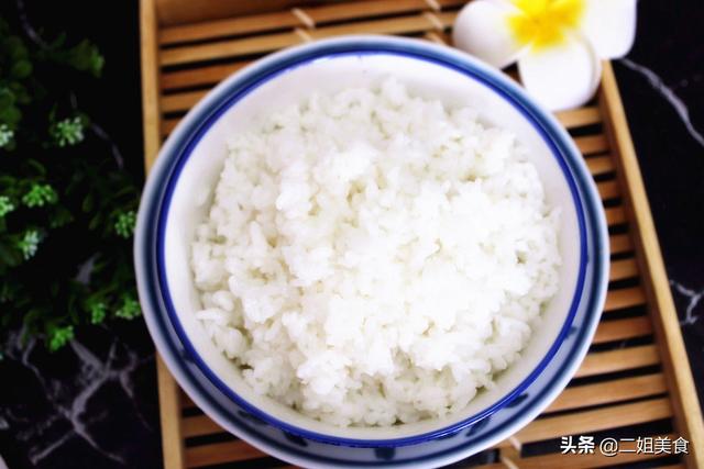 蒸米饭，冷水放大米是错的！大厨：知道这3点，米饭更加香软可口