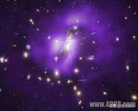 美国宇航局最新发现一个超大质量黑洞以“疯狂速度”孕育着恒星