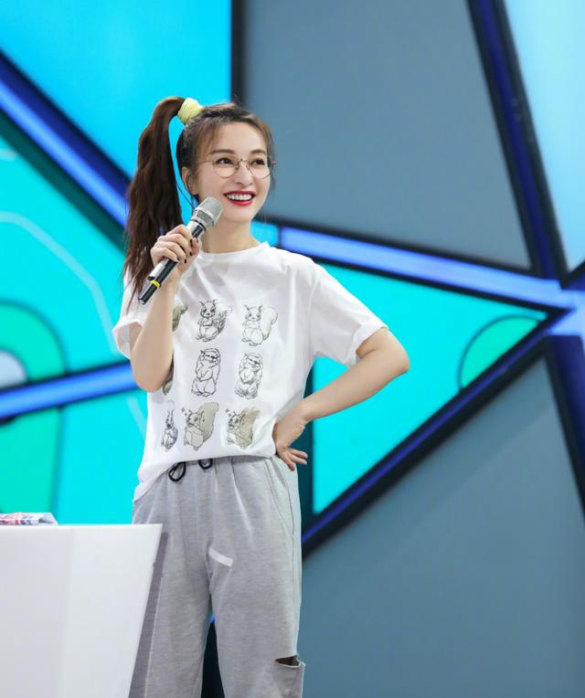 37岁吴昕：花了14年才把自卑揉碎，从她身上我看到了无数人的影子