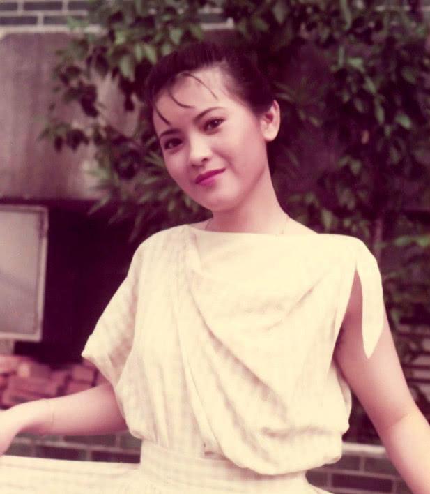 被大佬"逼"疯的蓝洁瑛，3年内2任男友自杀，死后墓地也被毁