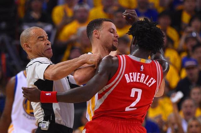 Lillard是NBA進攻最強後衛！「瘋狗」Beverley讚歎：他的進攻技巧相當全面！-黑特籃球-NBA新聞影音圖片分享社區