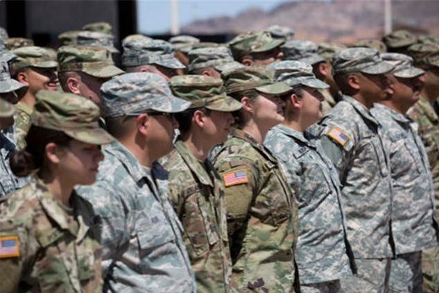 特朗普用\"撤军\"，威胁德国涨军费，默克